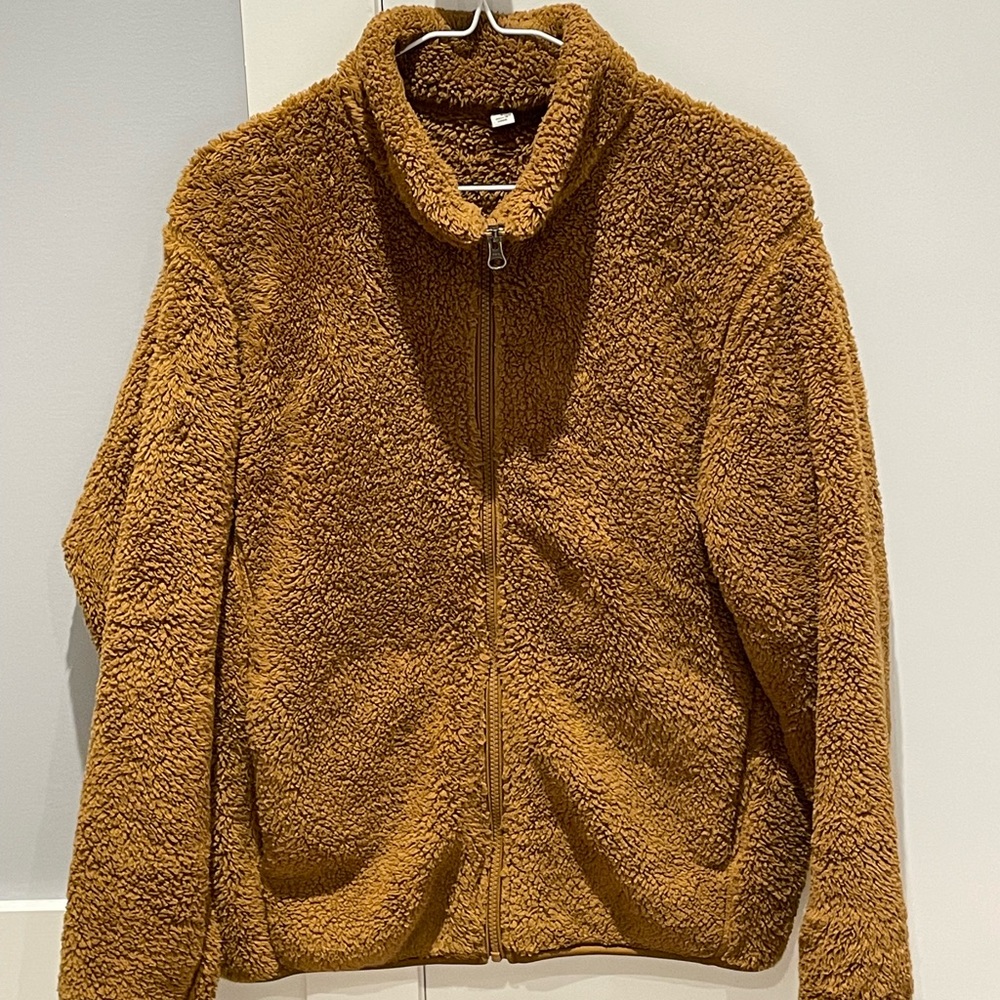 UNI QLO yarn fleece jacket. MEN’S. Mustard/Brown. Size: S. Used.